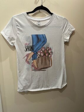 Bundle 2 Items for $18 
😊 White 'Hello Spring' Graphic Sequined Short Sleeve Tee